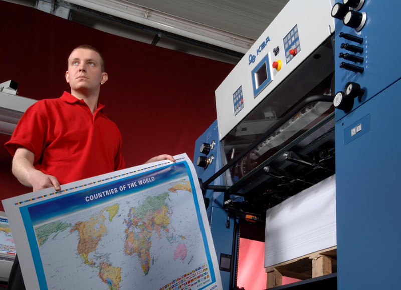 приемка готовых оттисков AirTronic машины KBA Rapida 105 последнего поколения